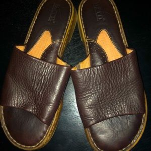 Born Women’s Size 7.5M Slide Sandals, dark brown leather